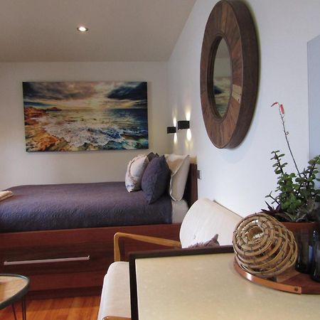 Salt Box Hideaway Apartment สตรอน ภายนอก รูปภาพ
