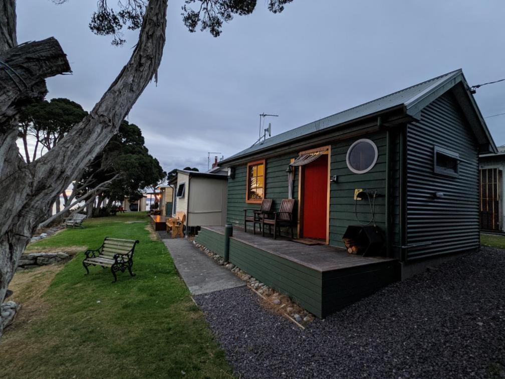 Salt Box Hideaway Apartment สตรอน ภายนอก รูปภาพ