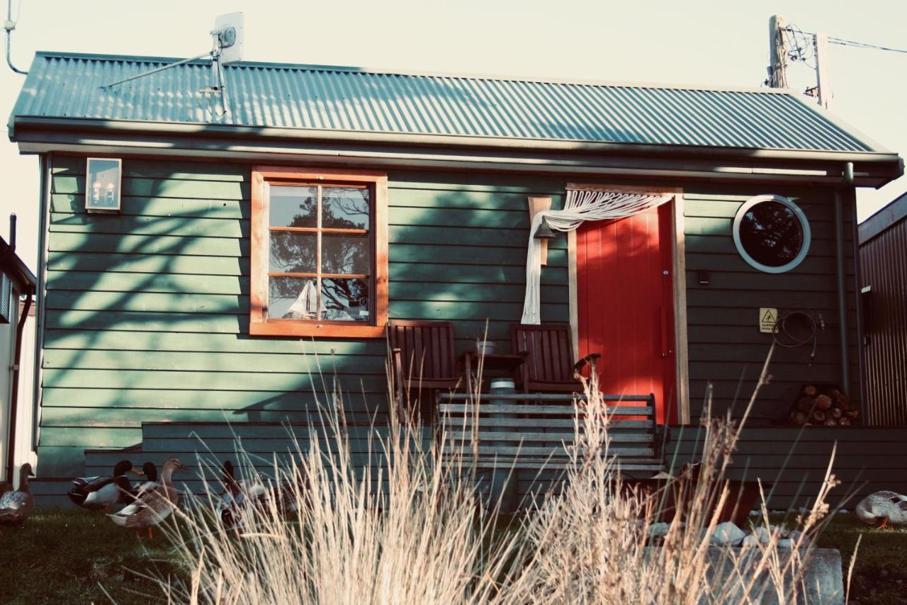 Salt Box Hideaway Apartment สตรอน ภายนอก รูปภาพ